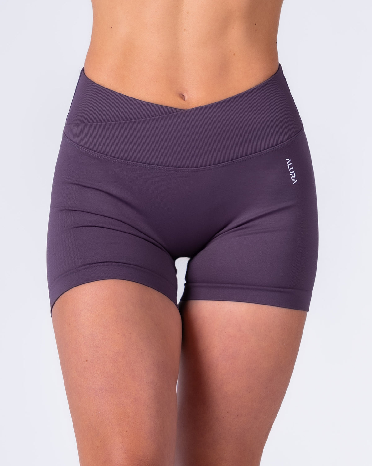 Captivate X-Cut Shorts